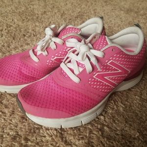 Bubble gum pink New Balance 711